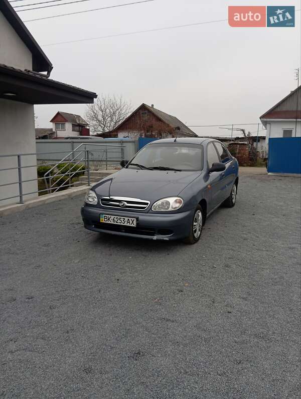 Седан Daewoo Sens 2010 в Рівному