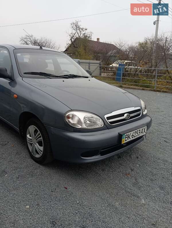 Седан Daewoo Sens 2010 в Рівному
