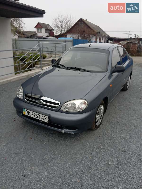 Седан Daewoo Sens 2010 в Рівному