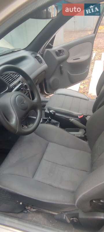 Седан Daewoo Sens 2004 в Дніпрі