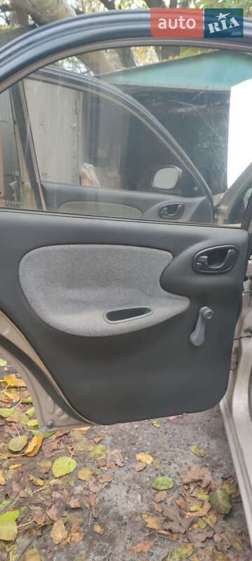 Седан Daewoo Sens 2004 в Дніпрі