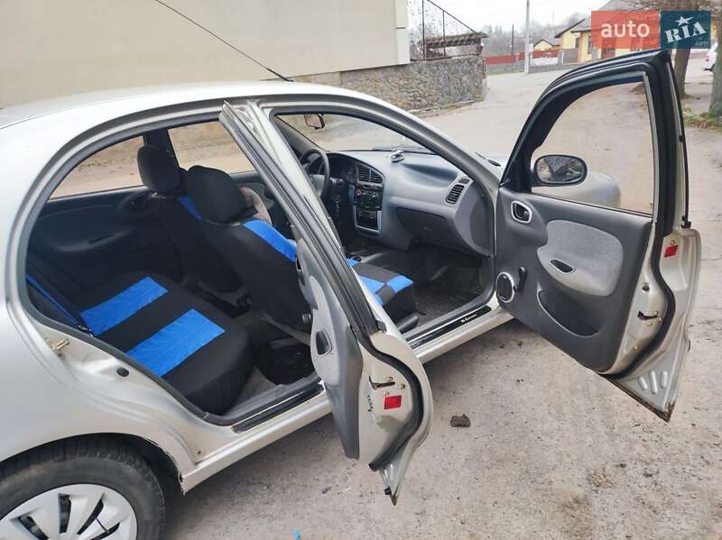 Седан Daewoo Sens 2004 в Калинівці