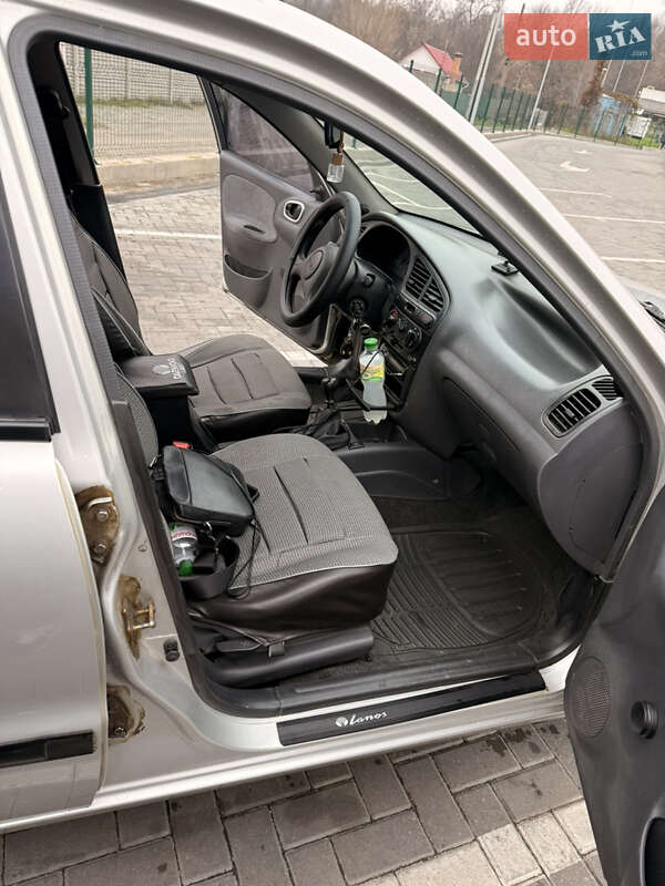 Седан Daewoo Sens 2004 в Днепре