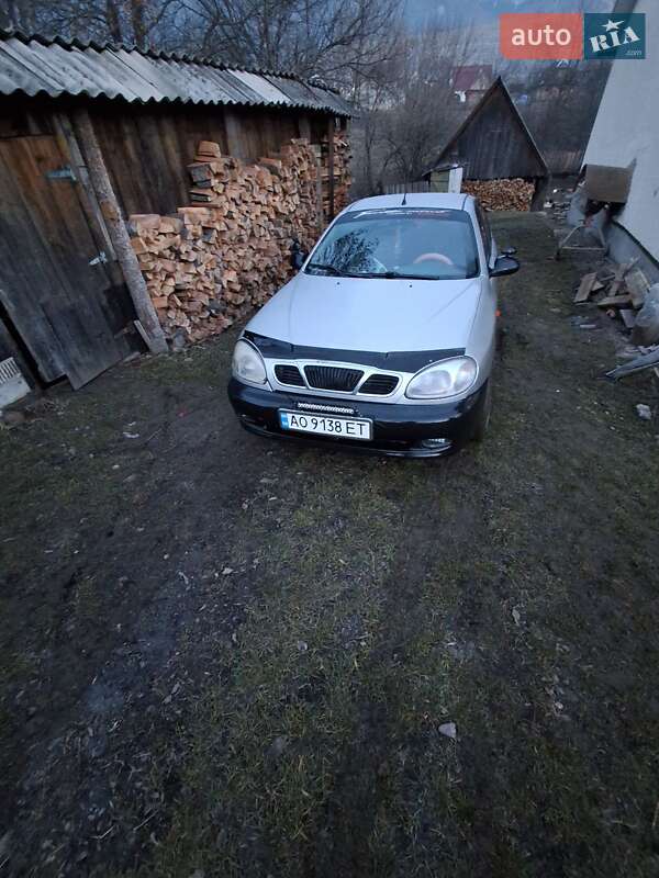 Седан Daewoo Sens 2004 в Синевире