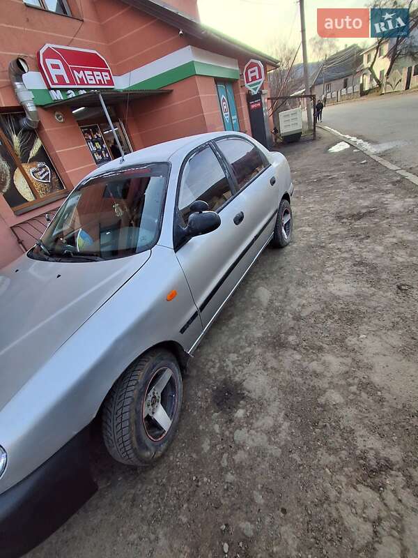 Седан Daewoo Sens 2004 в Синевире