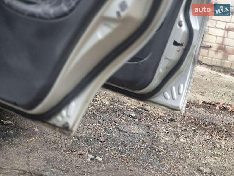 Седан Daewoo Sens 2004 в Днепре