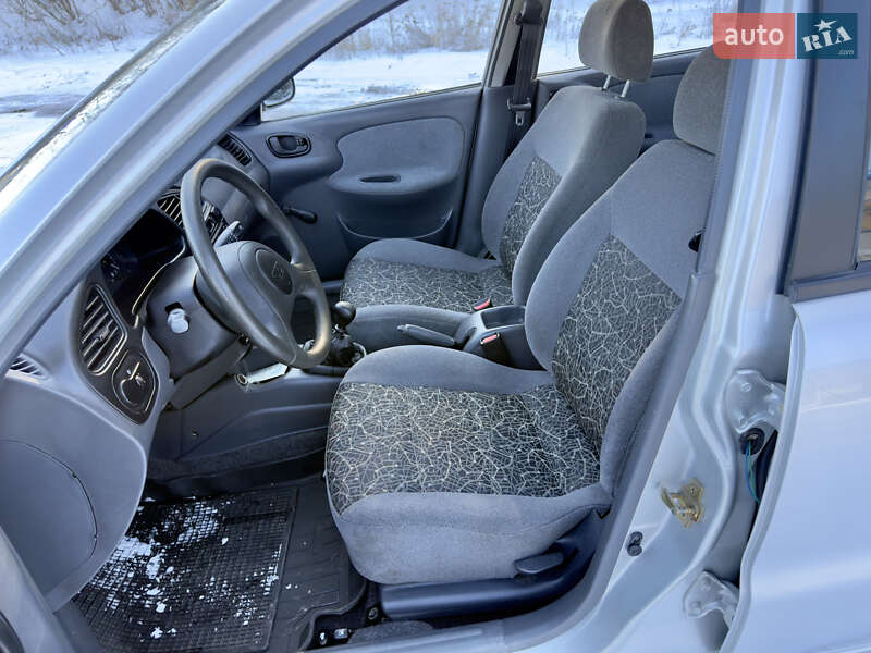 Седан Daewoo Sens 2004 в Могилев-Подольске