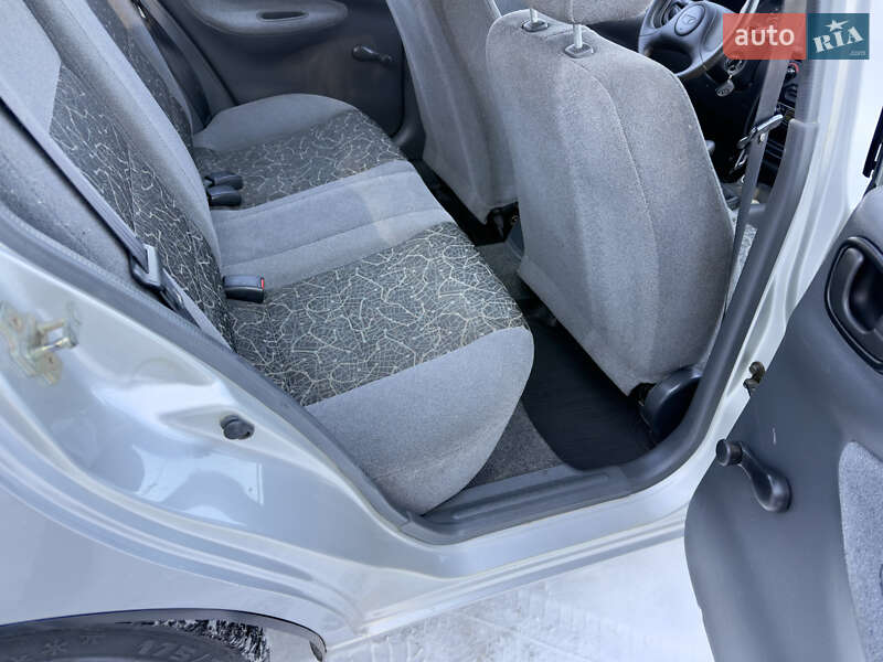 Седан Daewoo Sens 2004 в Могилев-Подольске