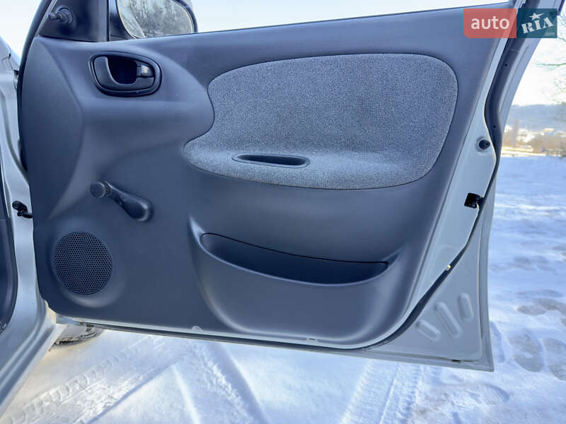 Седан Daewoo Sens 2004 в Могилев-Подольске