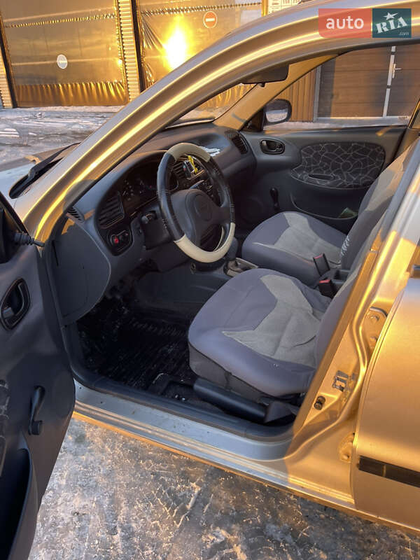 Седан Daewoo Sens 2004 в Ходореві