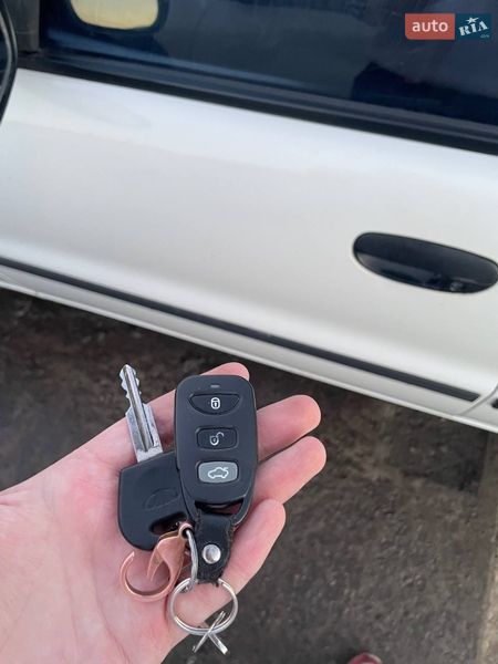 Седан Daewoo Sens 2004 в Новгородці