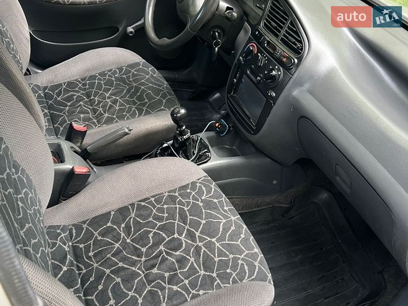 Седан Daewoo Sens 2003 в Ромнах
