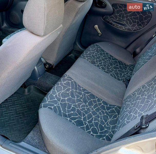 Седан Daewoo Sens 2004 в Запоріжжі