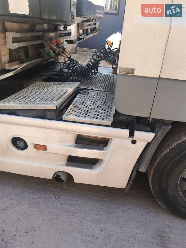 Тягач DAF CF 85 2012 в Чернигове