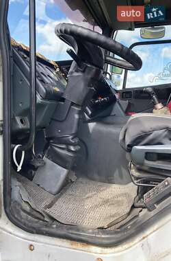Грузовой фургон DAF CF 2002 в 