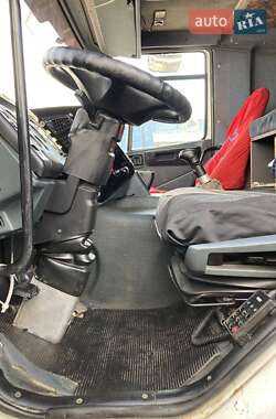 Грузовой фургон DAF CF 2002 в 