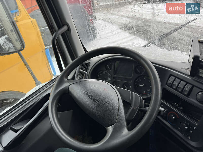Грузовой фургон DAF LF 2005 в Маневичах