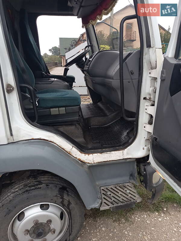 Грузовой фургон DAF LF 2005 в Скалате