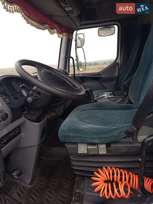 Грузовой фургон DAF LF 2005 в Скалате