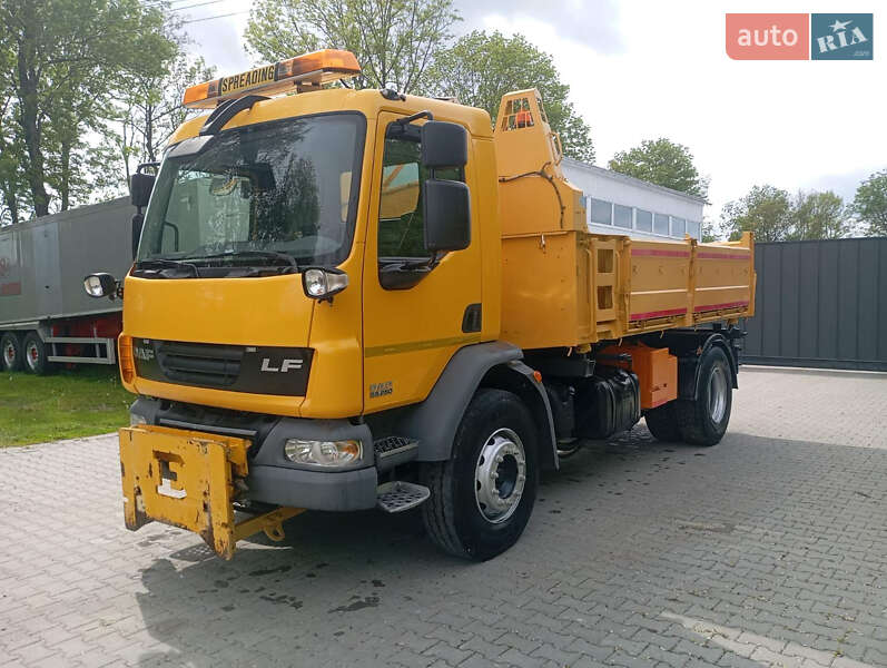 Піскорозкидальна машина DAF LF 2013 в Бучачі