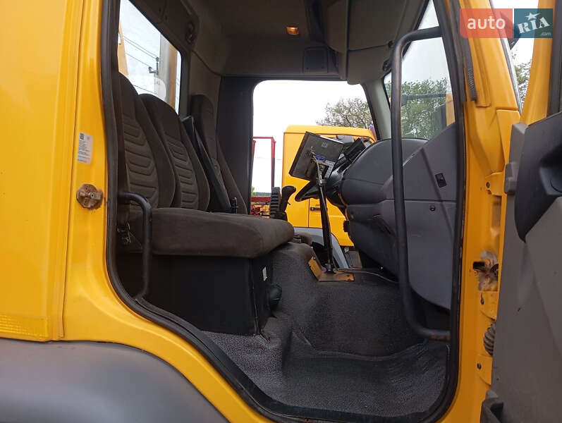 Піскорозкидальна машина DAF LF 2013 в Бучачі