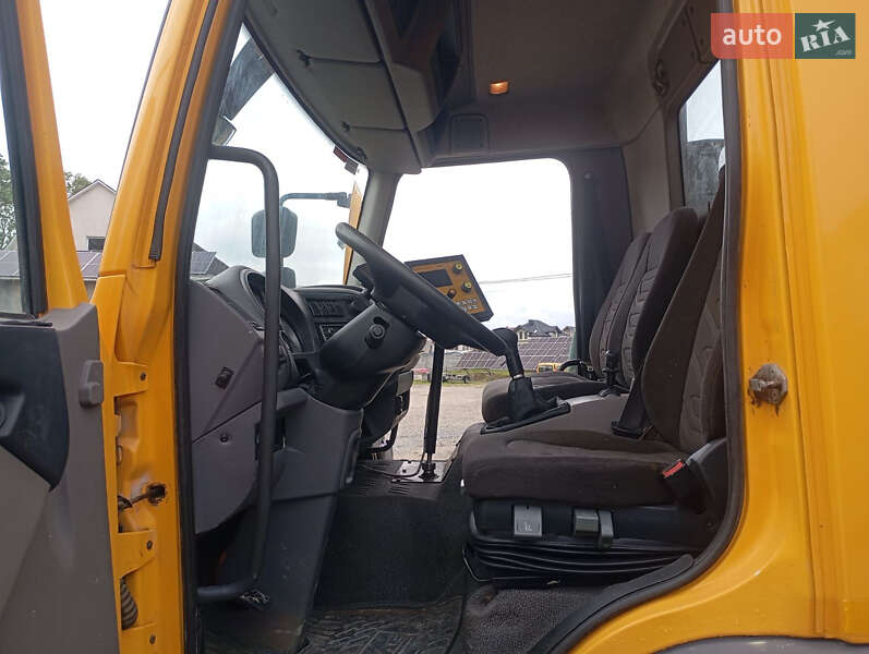 Піскорозкидальна машина DAF LF 2013 в Бучачі