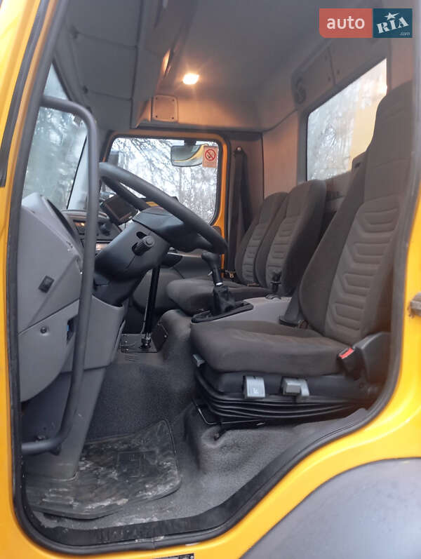 Піскорозкидальна машина DAF LF 2013 в Бучачі