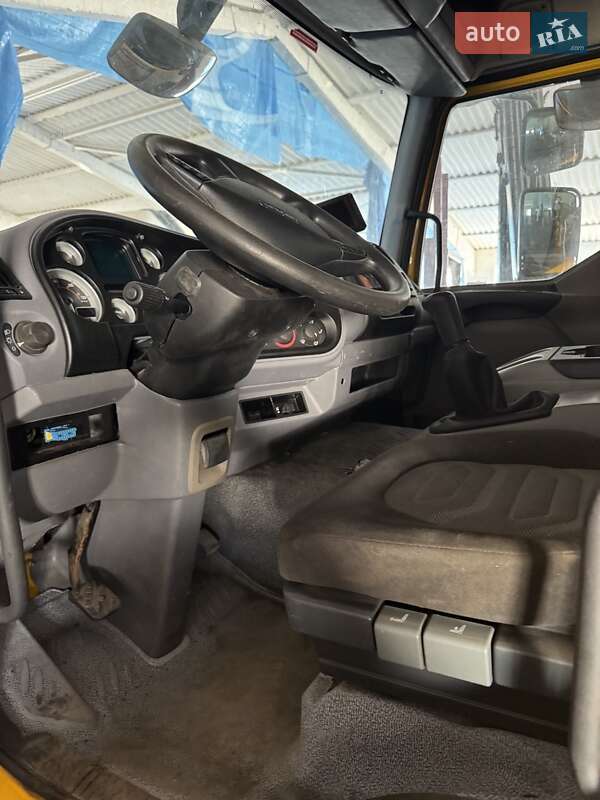 Пескоразбрасывающая машина DAF LF 2011 в Тернополе