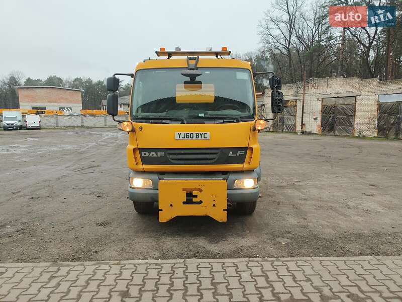 Пескоразбрасывающая машина DAF LF 2010 в Луцке