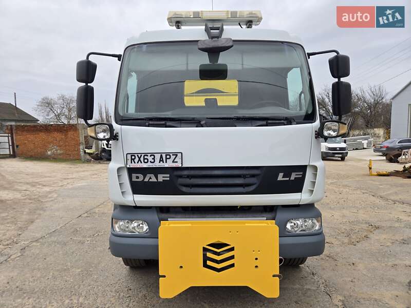 Пескоразбрасывающая машина DAF LF 2013 в Болграде