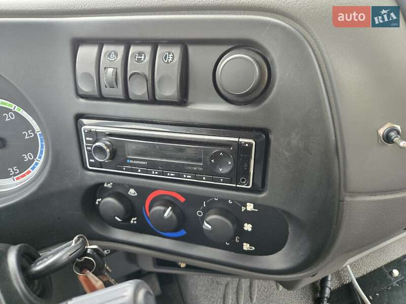 Пескоразбрасывающая машина DAF LF 2013 в Болграде