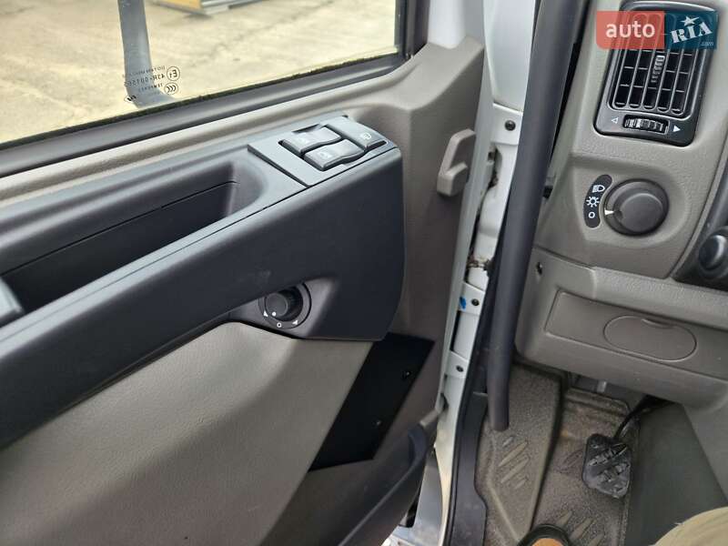 Пескоразбрасывающая машина DAF LF 2013 в Болграде