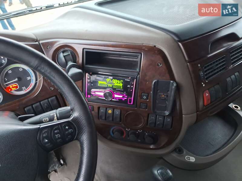 Тягач DAF XF 105 2010 в Днепре