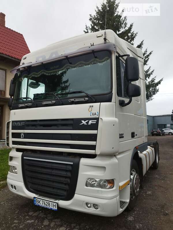 Тягач DAF XF 105 2008 в Дубні