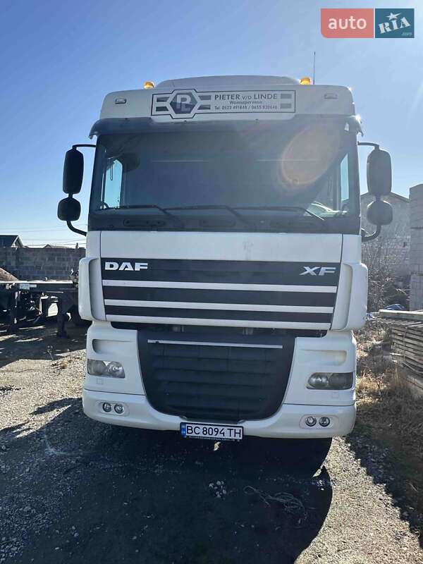 Тягач DAF XF 105 2013 в Городке