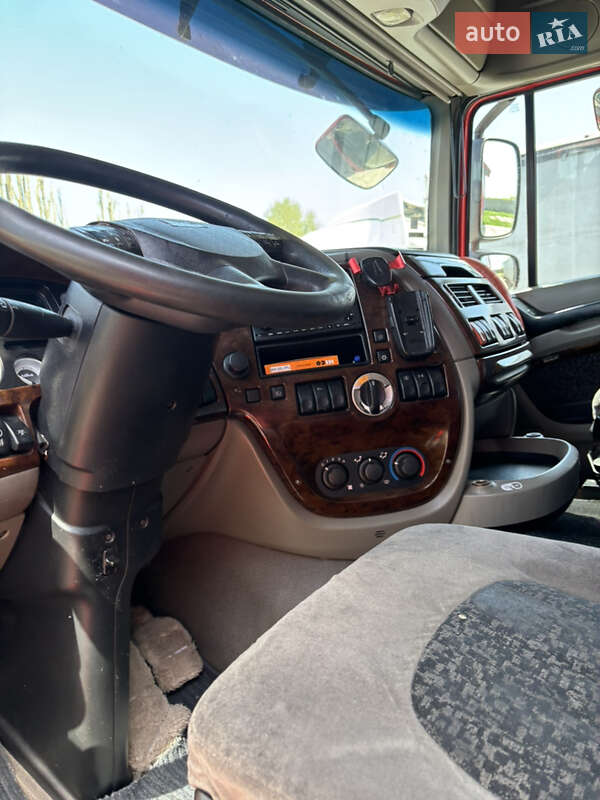 Тягач DAF XF 105 2009 в Обухове