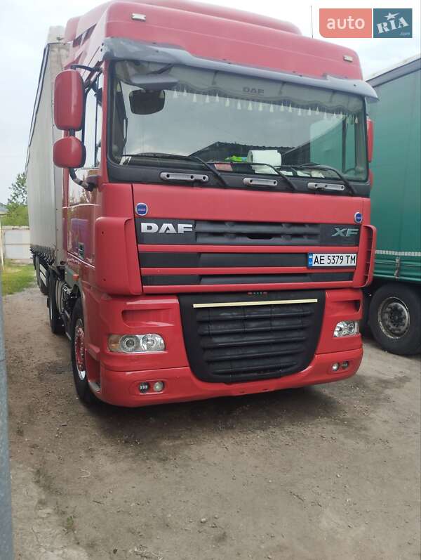 Тягач DAF XF 105 2011 в 