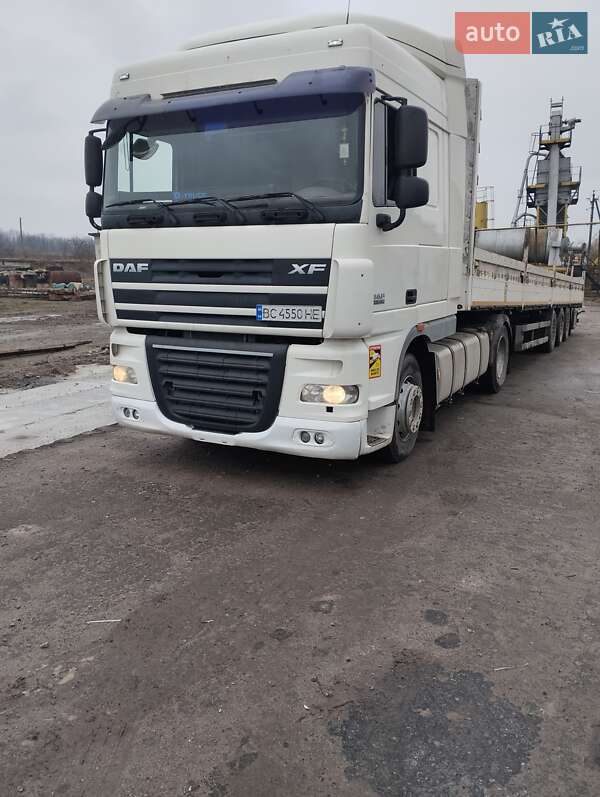 Тягач DAF XF 105 2011 в Золочеве