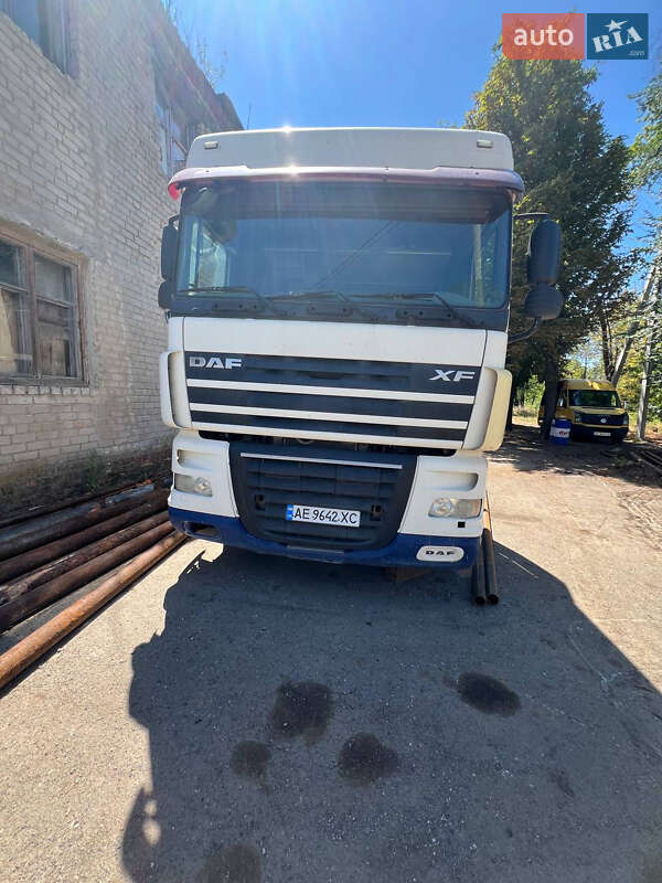 Тягач DAF XF 105 2011 в 