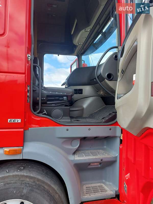 Тягач DAF XF 105 2012 в Сарнах