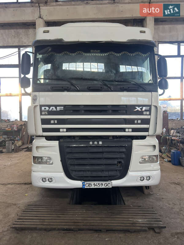 Тягач DAF XF 105 2010 в Чернигове