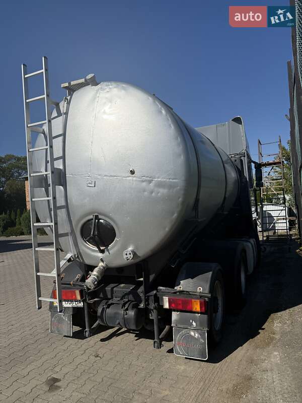 Цистерна DAF XF 95.480 2001 в Черновцах