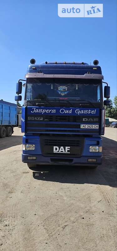 Тягач DAF XF 95 2000 в Дніпрі