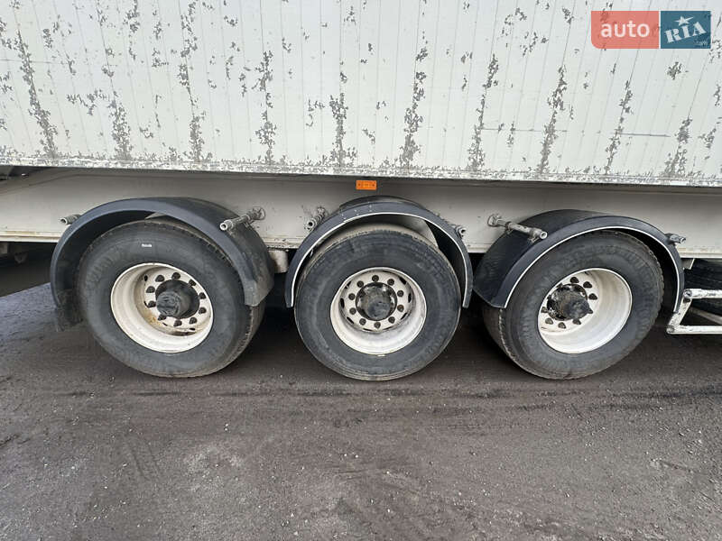 Зерновоз DAF XF 95 2006 в Остроге