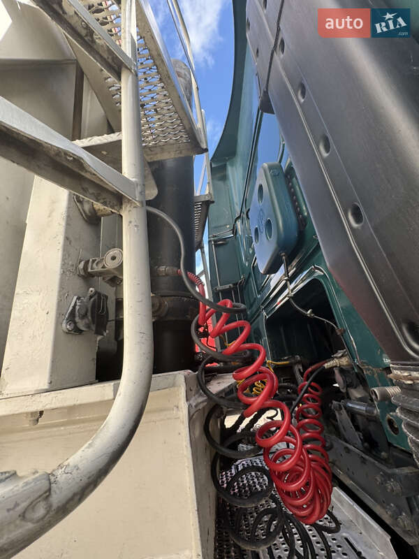 Зерновоз DAF XF 95 2006 в Остроге