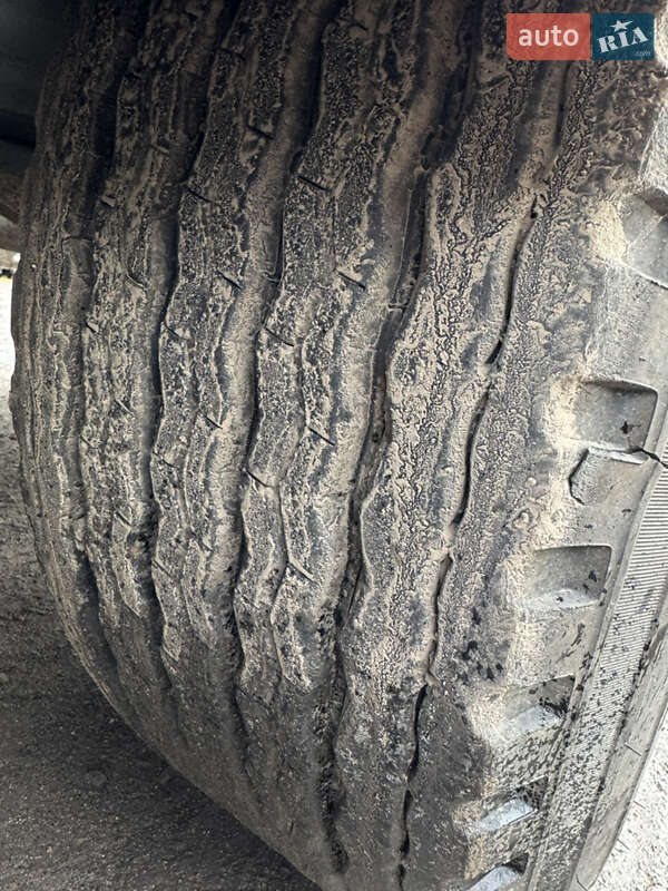 Зерновоз DAF XF 95 2006 в Остроге