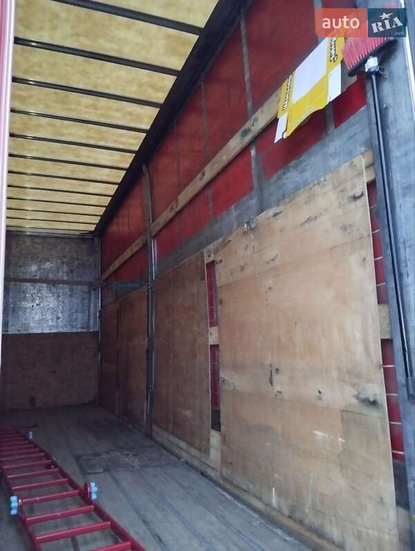 Вантажний фургон DAF XF 95 2006 в Кременчуці