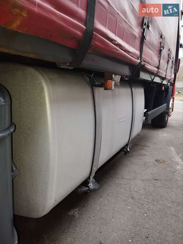 Вантажний фургон DAF XF 95 2006 в Кременчуці