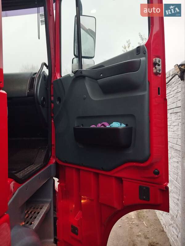 Вантажний фургон DAF XF 95 2006 в Кременчуці