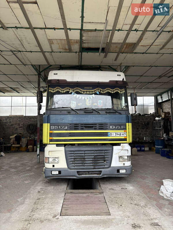 Тягач DAF XF 95 2002 в Кременчуці фото Тягач DAF XF 95 2002 в Кременчуці